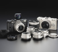 Die Systemkamera Pentax Q lässt sich zur Markteinführung mit 5 Objektiven kombinieren