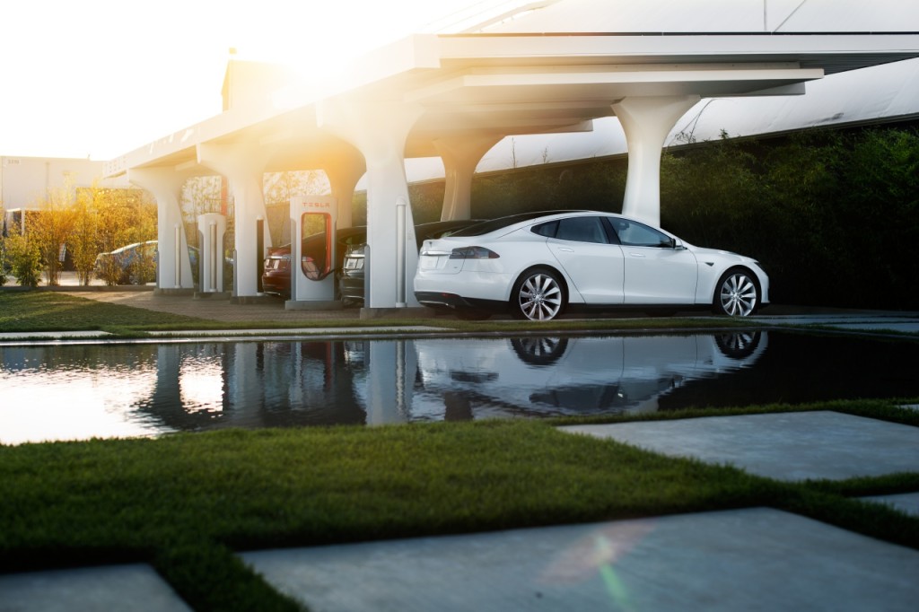 Schon jetzt kann man mit dem Supercharger Neetzwerk Europa von Norden nach Süden durchqueren