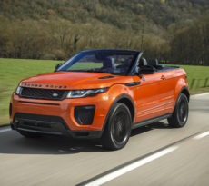 Das Evoque Cabrio ist ohnehin auffällig - in Phönix Orange umso mehr