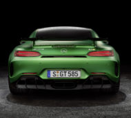 superfine from behind: Der AMG GT-R aus der Perspektive, aus der man ihn meistens sehen dürfte