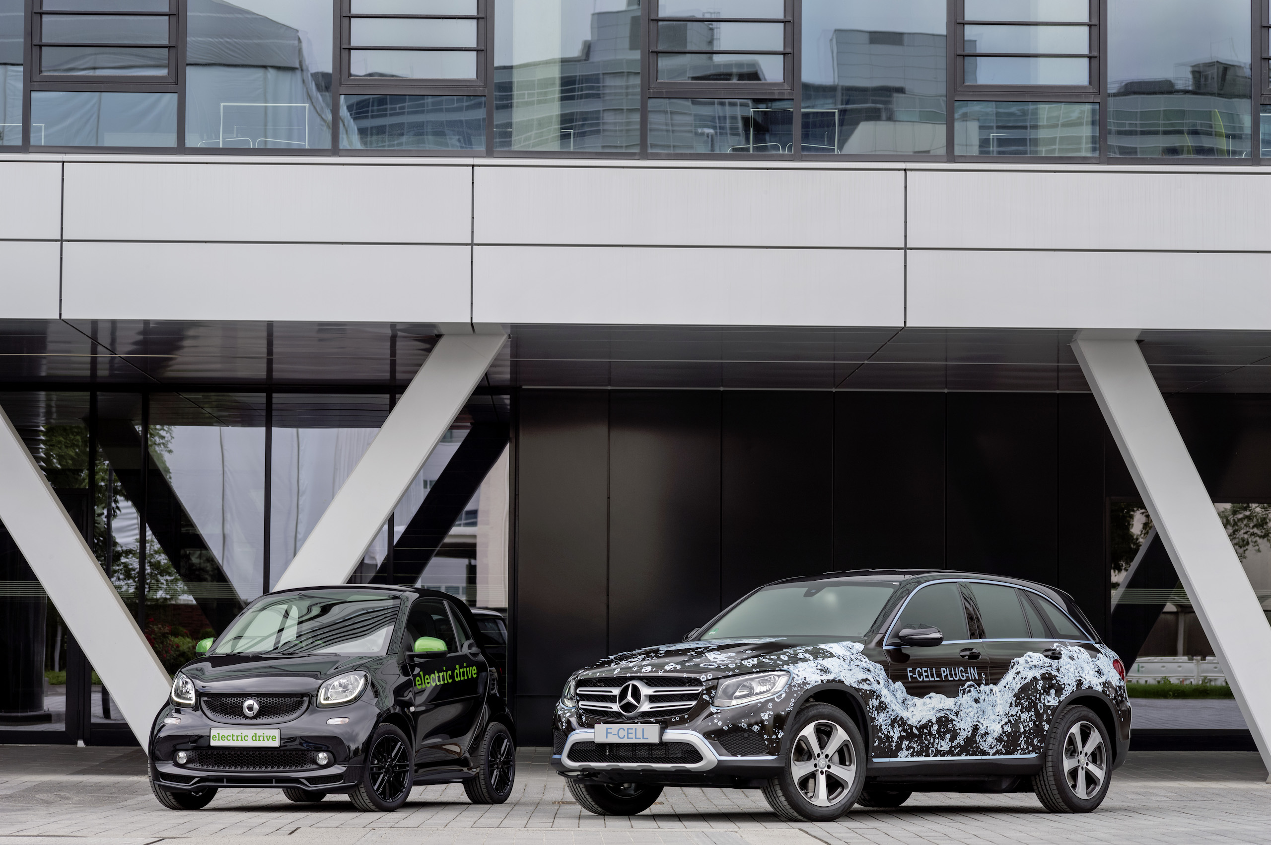 Die nächste Generation Brennstoffzellenfahrzeug von Mercedes-Benz: Ein Prototyp des Mercedes-Benz GLC-F-CELL. Außerdem der neue smart electric drive (Prototyp) , der noch in diesem Jahr startet.