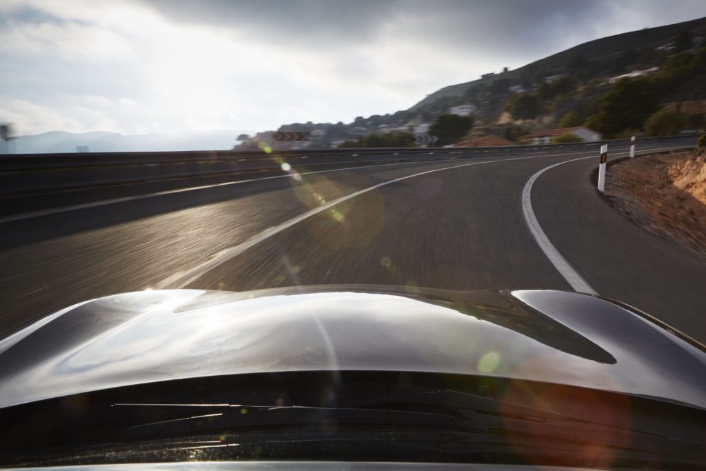 So muss Ausblick sein: Die konturierte Motorhaube des MX5 RF weist den Weg