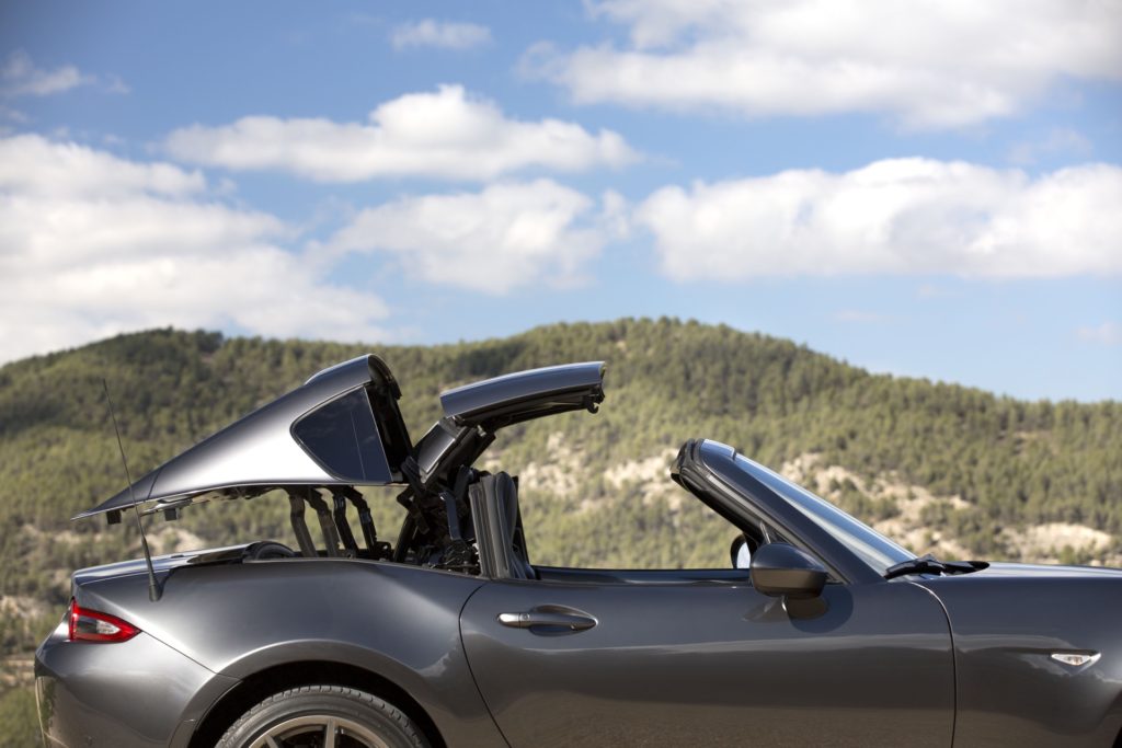 Der MX5 RF ist in 13 Sekunden offen. Oder auch wieder zu. Letzteres ungern