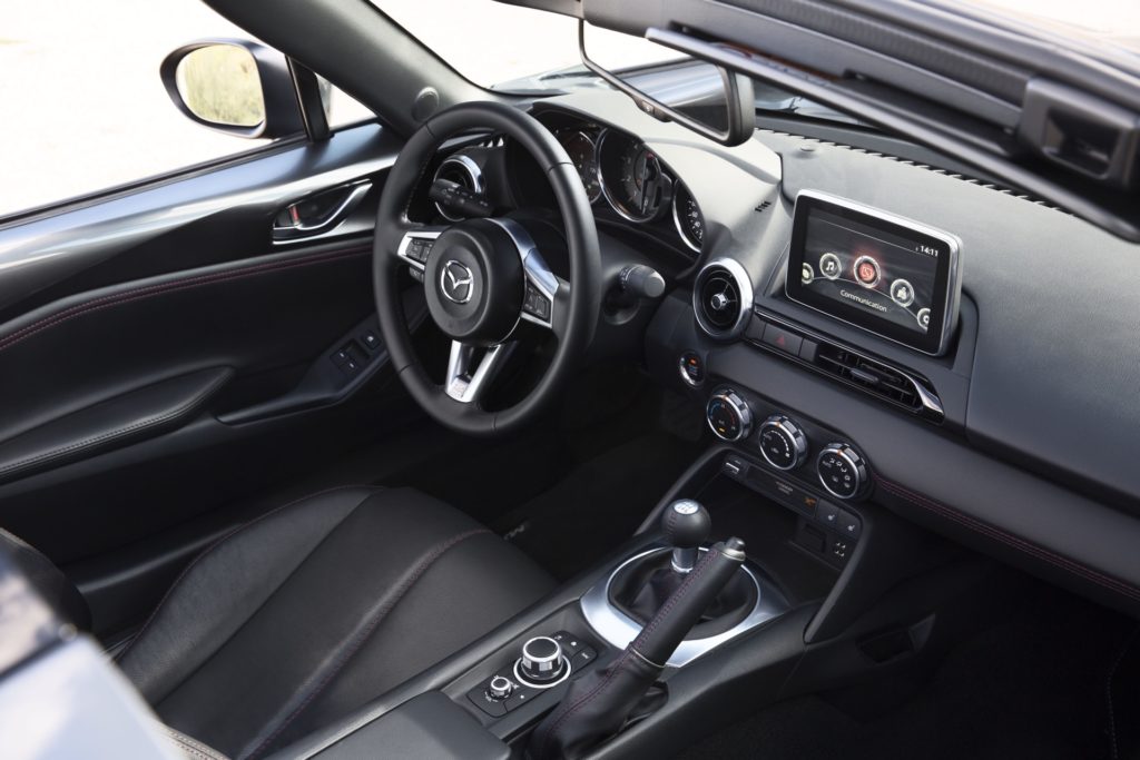Alles in Griffweite: Der MX5 RF ist ein Fahrer-Auto